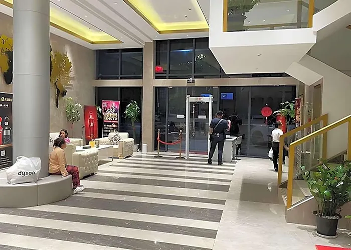 Reddoorz @ Jinjiang Star 5*