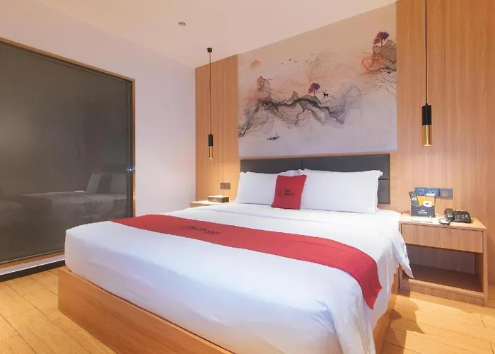 Reddoorz @ Jinjiang Star 5*